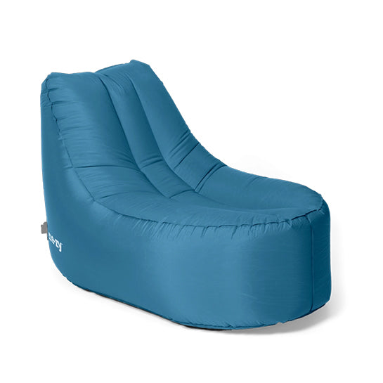 Herr. E-zy Chair – Patrol Blue – selbstaufblasend – Sitzsack – inklusive leistungsstarker Powerbank und Tragetasche