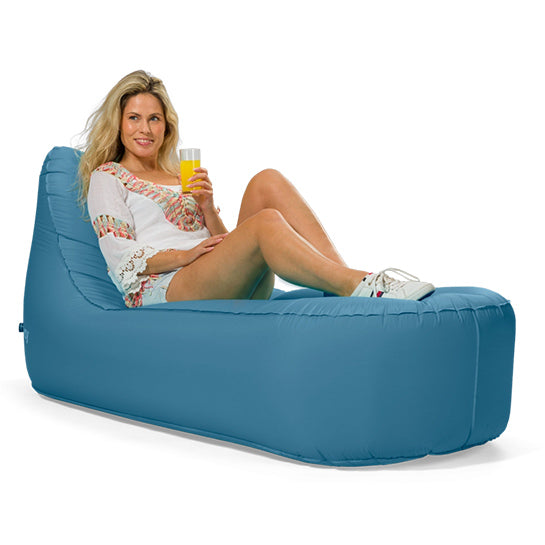 Herr. E-zy Lounger – Patrol Blue – selbstaufblasend – Sitzsack – inklusive leistungsstarker Powerbank und Babytrage